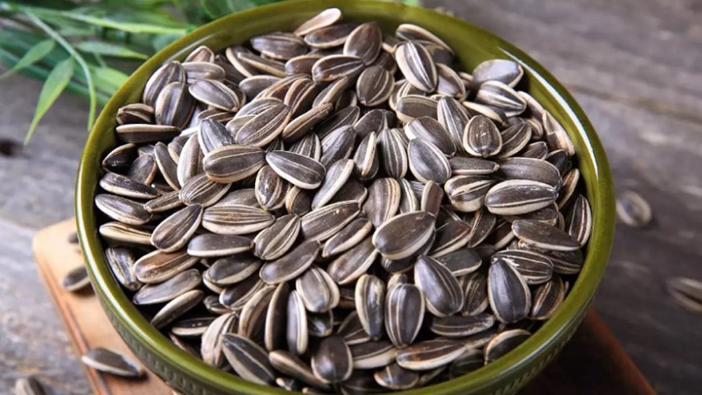 ĂN HẠT HƯỚNG DƯƠNG CÓ TỐT KHÔNG VÀ 1 SỐ ĐIỀU CẦN LƯU Ý